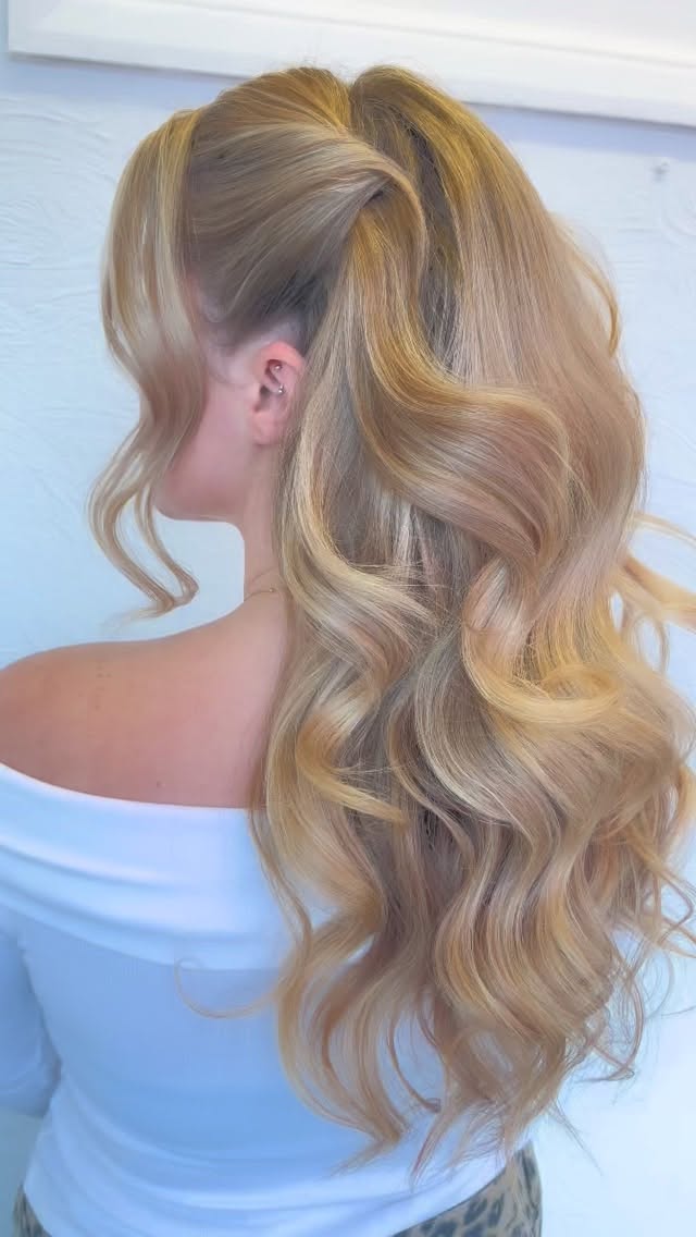 With the right technique and product layering we can get you lush movable bouncy volume like this.
So excited for my bride she looked so flipping gorgeous 🤍
#bridalhairleicestershire #brideinspiration #bigbouncyhair #trendinghairstyles #leicestershireweddinghair