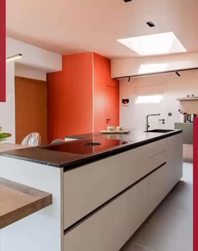 Zoom matiĂšre âš
La Breccia Imperiale, pierre naturelle originaire du BrĂ©sil đ§đ·, rĂ©vĂšle toute la richesse de ses nuances dans ce dĂ©tail captivant.
Une palette de teintes marronées aux fonds plus sombres, ponctuée de taches caramel et délicatement parsemée de petites touches tirant vers le vert.
Son veinage fin, discret, dâun blanc profond, vient subtilement structurer lâensemble et lui apporter toute son Ă©lĂ©gance.
Une matiĂšre vivante, chaleureuse et intemporelle đ€
Conception @disthacuisines
Photos @ davidroosensphotographe
#BrecciaImperiale #PierreNaturelle #MatiĂšre #Design architectureinterieur