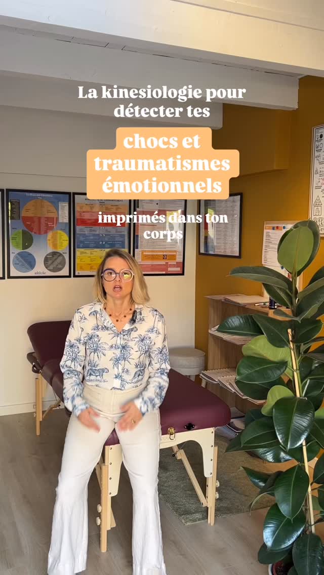 La kinesiologie s’appuie sur le principe de la somato-emotionnelle : c’est à dire, le fait que le corps garde en mémoire les chocs et traumatismes vécus.
Cela peut se traduire par des douleurs et maladies chroniques (ne remplace pas un avis médical).
Avec la kinesiologie, on vient identifier ces noeuds émotionnels. Puis, on apporte une autre vision sur les situations futures, grâce a la prise de conscience de l’individu : il peut alors augmenter sa capacité de réaction.
