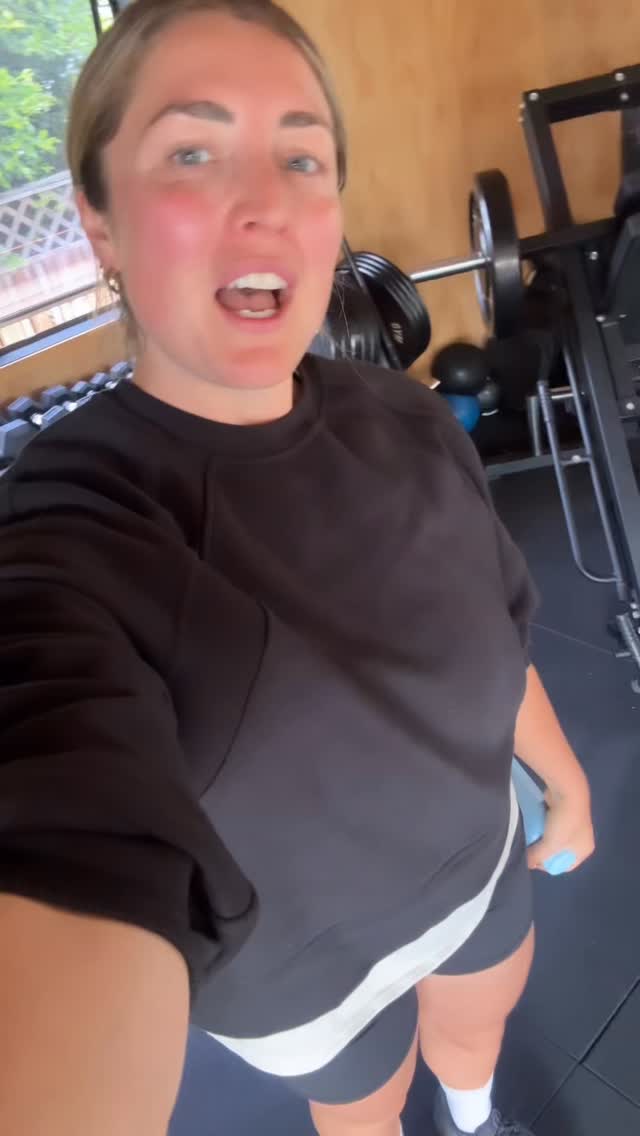 My obsession is to ensure women are empowered to lift weights , nourish well and do it for long term health not just to be as small as possible ! May I remind you that building muscle and eating enough are the two most important factors we as women need to have healthy menstrual cycles , to function well and to feel our best ✌🏽💙 #strenthtraining #hormonehealth #womenshealth #womenswellness #nutrition