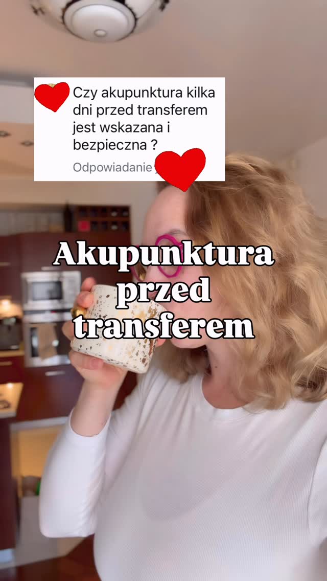 Czy akupunktura kilka dni przed transferem jest wskazana i bezpieczna?
Tak – i mamy na to także dane naukowe.
W dużej analizie obejmującej 145 randomizowanych badań i 27 748 kobiet wykazano, że akupunktura stosowana w kontekście IVF:
✔️ zwiększała szansę na potwierdzoną implantację (pozytywną betę hCG) o ok. 50% przy transferze mrożonych zarodków
✔️ poprawiała morfologię endometrium
✔️ jeszcze lepsze wyniki obserwowano wtedy, gdy była stosowana już od momentu stymulacji jajników, a nie tylko wokół transferu
Dlatego w praktyce często pracujemy z akupunkturą od początku cyklu transferowego, aż do transferu, a następnie kontynuujemy ją, aby wesprzeć implantację.
To nie jest magia.
To wsparcie ukrwienia macicy, regulacji układu nerwowego i odpowiedzi immunologicznej.
Zaopiekuj się sobą w Bertha Holistic 🌿
•••••••••••••••••••••••••••••••••••••••••••••••••••
🌱 Wsparcie płodności, zdrowia, emocji, urody.
🌸 Beata Szlachta – ekspert medycyny chińskiej
❤️ Bertha Holistic Centrum medycyny naturalnej we Wrocławiu.
☘️ Akupunktura, zioła, medycyna chińska, terapie twarzy.
•••••••••••••••••••••••••••••••••••••••••••••••••••
#akupunktura #medycynachińska TCM zdrowie #niepłodność płodność #ivf invitro #ciąża