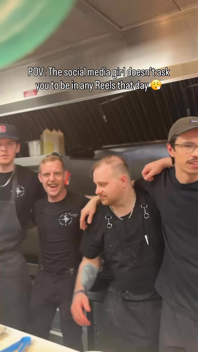 POV: You get hired to cook food then all of a sudden there’s a camera in your face 🙃
.
.
.
#esquimalt #yyj #yyjlocal #hospitalityhumor #yyjeats