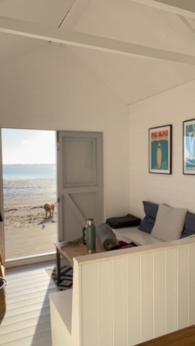 Need to get out and slow down? ✨
Come in, grab a seat and breathe in the view ✨
Follow if you need more days like this ✨
Who would you bring?✨
📍Mersea Beach Hut 213
#beachhut #beachhuts #beachuthire #beachhutstyle #merseaisland