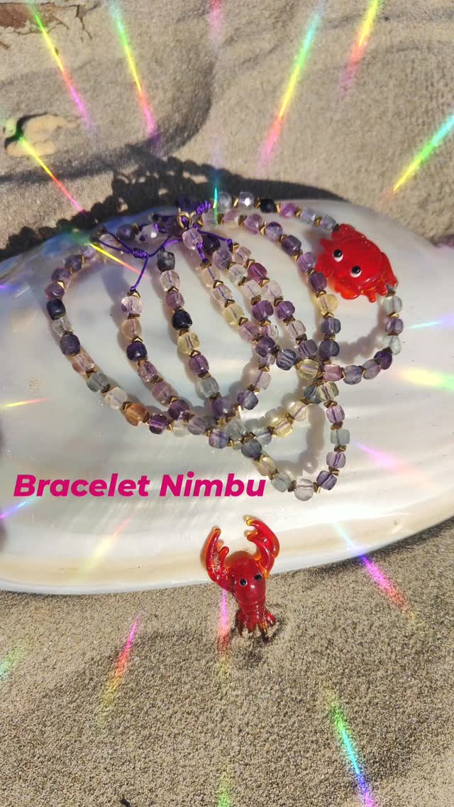 • La fluorite pour la douceur et la clarté.
• Les hématites dorées pour la force et l’ancrage.
• Entre équilibre, lumière et énergie, chaque pièce raconte un fragment de mon histoire… et peut-être bientôt de la vôtre. Les bracelets By Delhilou ne sont pas seulement des bijoux… ce sont des talismans.
• Vous le porteriez plutôt au quotidien ou pour une occasion particulière ?
#fluorite #hematitesdorees #creatricedebijoux #montpellier #inspirationindienne