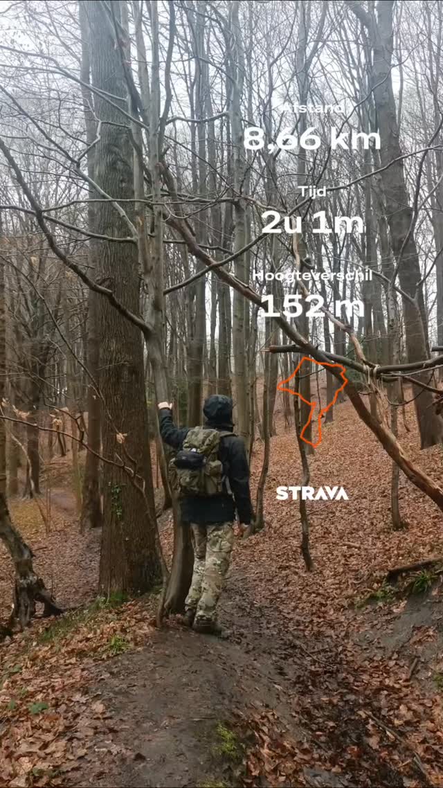 De Sunday scares weg wandelen 🌲
De laatste weken waren druk dus mijn hoofd kreeg ik niet genoeg stil.
1 ding werkt wel altijd: de natuur.
Een uurtje of 2 wandelen en mijn hoofd is stil, mijn mood is verbeterd en ik kan er opnieuw tegengaan.
Wat helpt jou om mentale rust te vinden?