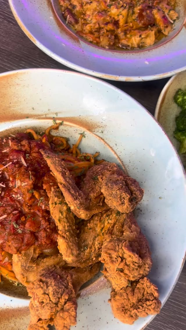 ⚠️All Roads Lead to Harold’s 🚨
JOIN US FOR HAPPY HOUR
🐔 Chicago’s Famous Chicken & Mild Sauce⠀
📍6523 Hollywood Blvd ⠀