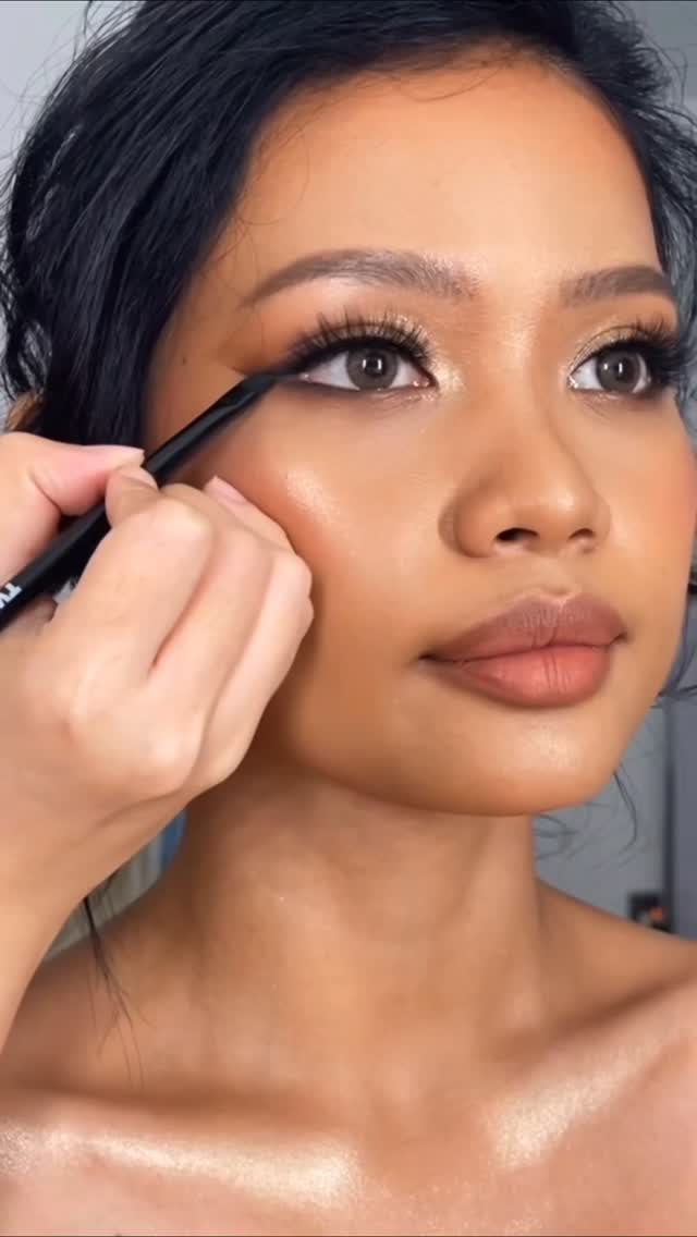 Your eyes tell the story before you say a word. 👁️✨
From precise liners to richly pigmented shadows, our eye products are designed to create looks that speak confidence, softness, drama, or elegance, whatever your mood calls for. 🎨
Smooth application. Blendable color. Long-lasting definition that stays flawless from day to night. 💫
Every formula is carefully crafted with love, intention, and clean vegan ingredients that respect your skin and your values. 🌿
Because beauty should never come at the expense of your well-being or your peace of mind. 💖
Soft glam, bold glam, everyday elegance, the perfect eye look starts with products you can trust. 👑
Eyes that captivate. Colors that empower. Quality you can feel in every swipe. 🔥
Our Beauty Blowout Sale is the perfect time to elevate your eye game with 40% off sitewide. 🛍️
Tell us, are you a subtle liner girl or full smoky-eye energy? 💬
Tap the link in our bio and build your signature eye look while the sale is still on. ✨
#eyemakeup #makeuplover #makeupaddict #glowup #makeuplooks