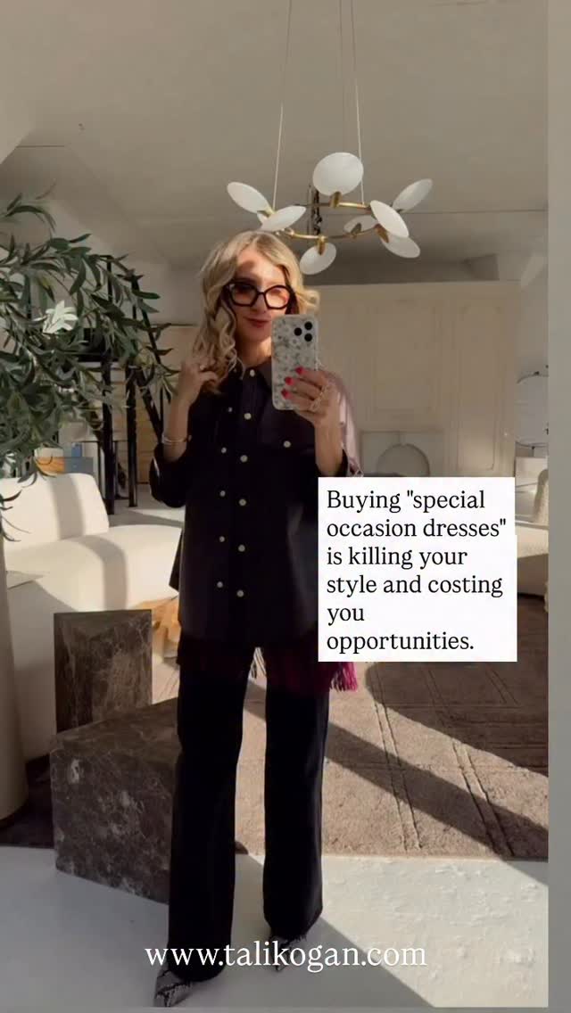 Invest in elevated separates and statement jewelry. ✨
When you invest in separates, you create countless looks —
not one dress you’re saving for “that one day” while it takes up space in your closet.
And yes — it’s absolutely okay to purchase a few dresses you’re truly in love with 🤍
Just don’t spend a fortune there.
Put your investment into separates — this is how you create a wardrobe that allows you to build 100+ looks effortlessly.
This is how you build a wardrobe that actually works for your life
and gives you the highest return on every piece you buy.
And don’t forget — JEWELRY is your secret weapon.
It’s what takes an outfit from basic to ICONIC.
The leather shirt I just purchased was pulled for a client 🤍
My fringe top is an oldie from Zara that I’ve worn a gazillion ways — including at Paris Fashion Week as a skirt.
If this resonates, drop 👑
#styletips #CallingForthTheQueen #womenover45 👑✨