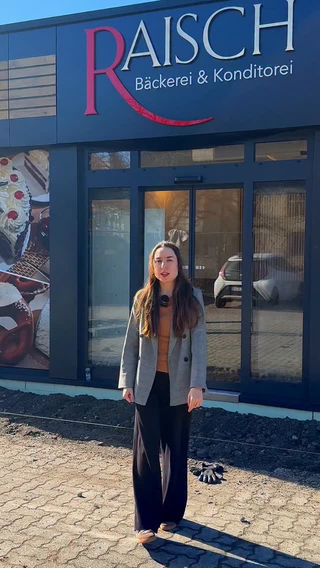 Bretten, es wird ernst! 🥐✨
Wir stecken gerade mitten in den letzten Vorbereitungen, damit wir am Sonntag mit unserem Probelauf starten können 🙌
Denn am 01.03. ist Soft Opening von 9–13 Uhr – kommt gerne vorbei und werft schon mal einen ersten Blick in unsere neue Filiale!
Die große Eröffnung feiern wir dann am Dienstag, 03.03. 🎉
Und vom 03.03. bis 05.03. gibt’s zur Eröffnung 50 % Rabatt auf alles 🥳 (außer Handelswaren)
Freut euch auf frischen Duft aus der Backstube, gemütliche Sitzplätze und natürlich unser komplettes Sortiment – von Brot & Brötchen über Frühstück bis Kaffee & Kuchen ☕🍰
📍 Wilhelmstraße 43
75015 Bretten
Wir freuen uns riesig auf euch, Bretten! ❤️
#bretten #baeckereiraisch #neueröffnung #handwerk #openingsoon