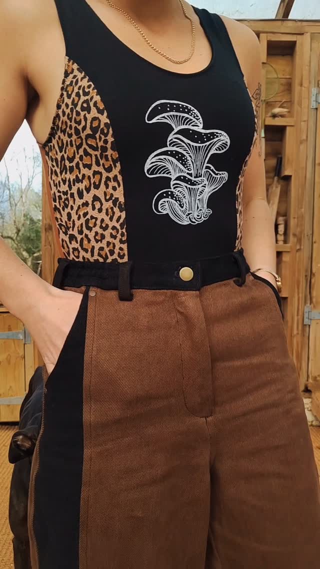 details on the pure hemp baggy skate jeans ✨
i've never done rivets on pockets before and I love how clean they look, as well as the hammer button instead of a standard button, just makes them look so nicely finished
this pair are for me so I used a fabric for the pockets that came out of my old van before I sold it, but for future pairs there will be a few different patterned fabrics to choose from
slight elastication at the back of the waistband means they fit the body well, and will be more appropriate for unisex sizing. there are belt loops too of course, including my favourite feature being the house of bean logo printed on the centre back loop
these will be available soon!
www.houseofbeanco.com
#hempclothing #sustainableclothing #hempjeans #madetoorder #skatejeans