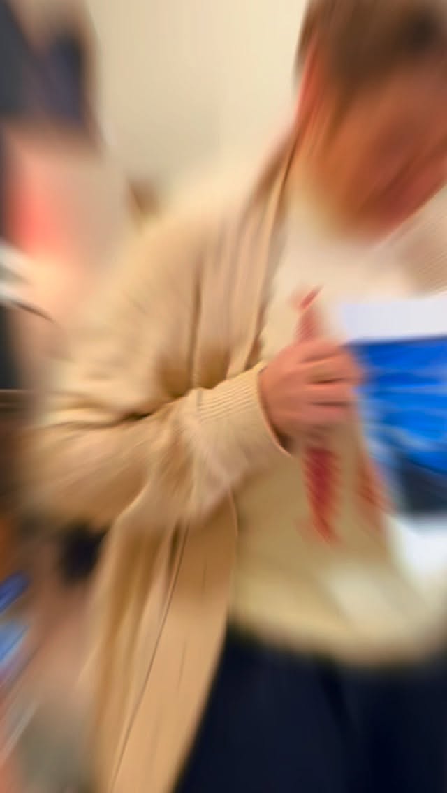 Another successful session on art therapy and critical thinking🌿
Together with therapists, psychologists, cultural center leaders, and colleagues from Latvia representing NGO Sadarbības platforma, we explored how critical thinking can be developed in both adults and young people — and how essential it becomes when working with migrants and individuals who have experienced sudden relocation and instability in their lives. In today’s reality, shaped by conflict and forced displacement, the ability to reflect, analyze, and emotionally process information is more important than ever.
The activity was implemented within the framework of the “Visual Thinking 4 Education” project, funded by Erasmus+, in cooperation with our partners 𝗟𝗮 𝗖𝗵𝗶𝗮𝘃𝗲 𝗱𝗶 𝗦𝗼𝗽𝗵𝗶𝗮 , Health Growth Center #artemassociation #erasmusplus #erasmusmadeira #arthubmadeira #visualthinking