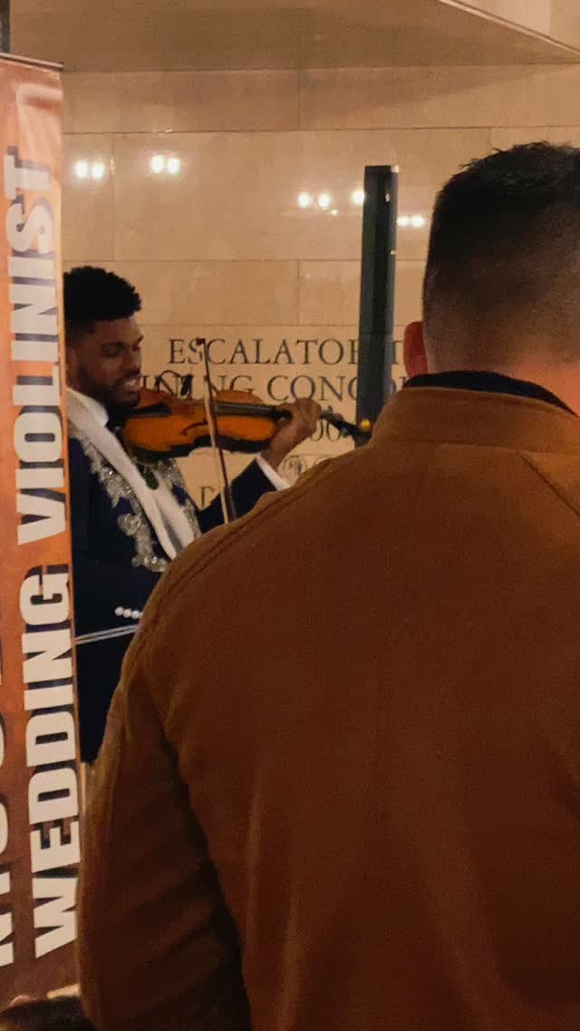 Where Sound Speaks
This is what every-single-one of my “Subway Series” performances at @grandcentralnyc looks like! Always a crowd, cameras out, and lots of dancing! Thank you to everyone who always stops by and stays to experience my shows!
And thank you so much to my French brother, @jean_bonnard_, for recording this and stopping by this morning!🙏🏾
This is my performance of @teddysphotos’ “Shivers” on the violin.
PS: That adorable kid at the end had me laughing and smiling the whole time!!😆🎻
#shivers #violinist #grandcentralstation #coversong #violintechnique