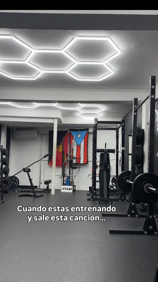 Es inevitable 🤷🏻♂️🤣
⚛️🐻
———————————————————
•𝗙𝗥𝗘𝗔𝗞𝗦 𝗢𝗙 𝗡𝗔𝗧𝗨𝗥𝗘 𝗧𝗥𝗔𝗜𝗡𝗜𝗡𝗚•
#Fitness #Gym #Ponce #Personaltraining #strongereveryday