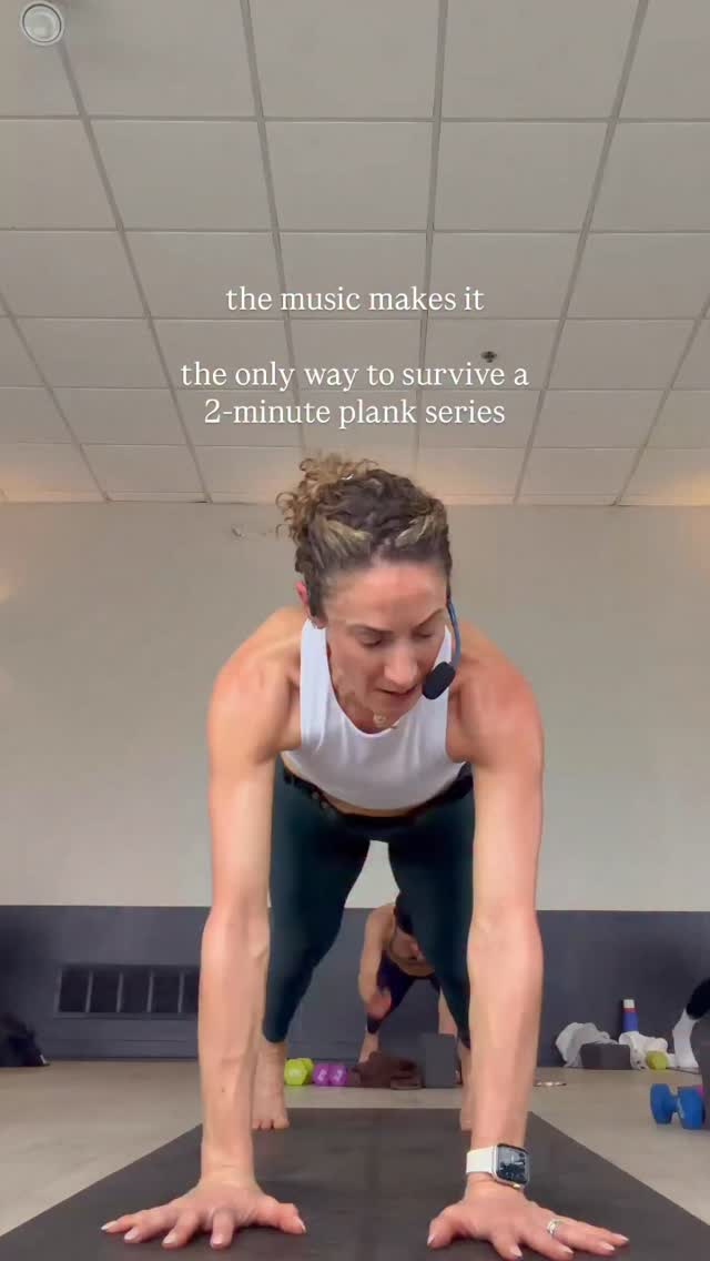Still not over Bad Bunny. Take this one to class or practice at home ⬇️
Broken down by the time segments of the song:
> 0:00 - 0:30 alternate shoulder tap and reaches
> 0:31 - 0:48 plank jacks
> 0:49 - 1:20 up/up down/down (forearms to hands)
> 1:21 - 1:37 plank jacks
> 1:38 - 1:55 bear pose, knees lift/lower
> 1:56 - 2:15 plank jacks
Close enough!! Try it to Tití Me Preguntó
Remember modifications - knees down in planks, step outs as an option to jacks.
#yogasculpt #strengthandsculpt #clevelandyoga #fullbodyburn #workoutinspo