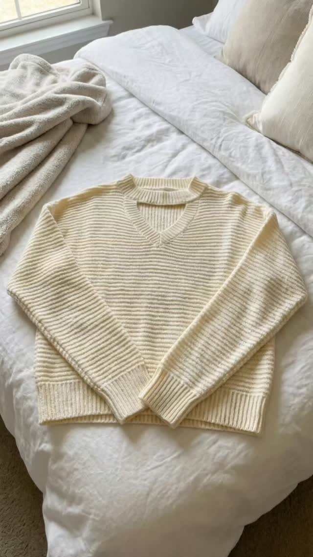 Plushy Plushie ❤️
.
#plushyplushie #fashion #womensfashion #ootd #sweaterweather