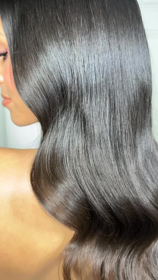 Luxury Waves 🤍
Less structured and formal than the traditional Hollywood Wave, these are lighter, luxurious and editorial.
For most hair types, a luxury wave doesn’t require any hair extensions, meaning they are more authentic and easier to maintain throughout your day ✨
What do we all prefer?