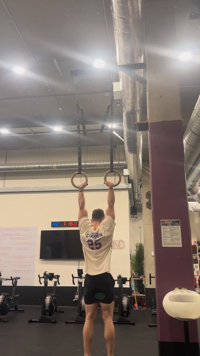 All the pulling this morning after yesterday 😂😂😂
Saturdays are always a busy morning of moving, this was the full morning session:
. 5 rounds: 15 Cal Bike, 2 Rope Climb
. 3 Rounds: 1000m Bike, 15 c2b, 15 t2b, 10 Hang Snatch
. 3 rounds: 8 Muscle Up, 50ft HSW
. 4 rounds: 10 Deadlift, 10 Reverse HSPU
. 3 rounds: 1000m-500m-250m Row Intervals