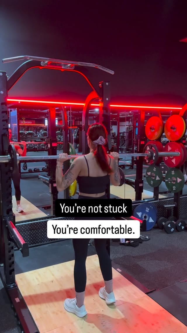 Stuck feels better than uncomfortable.
So you stay there.
Talking about changing.
Planning to change.
Waiting to change.
But not changing.
Growth is uncomfortable.
Results are earned.
No one is coming to save you.
Comment “NOT COMFORTABLE” if you’re ready to level up.
Follow @clfitnesscoaching if you’re serious.
#onlinecoach #femalecoach #motherhoodfitness #motherhoodthroughig #fitnessjourney