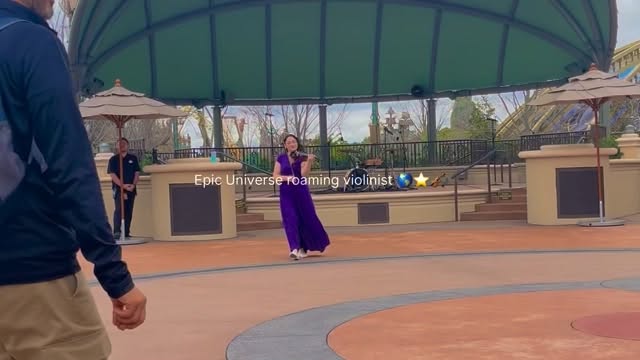 One of my fav clips from this day🥹 means the world when people stop what they’re doing just to listen in 🎻⭐️🌎
(Also if you heard me almost drop my bow in the middle of this video…no u didn’t 🙉)
#epicuniverse #epicuniverseorlando #universal #universalstudios #universalorlando