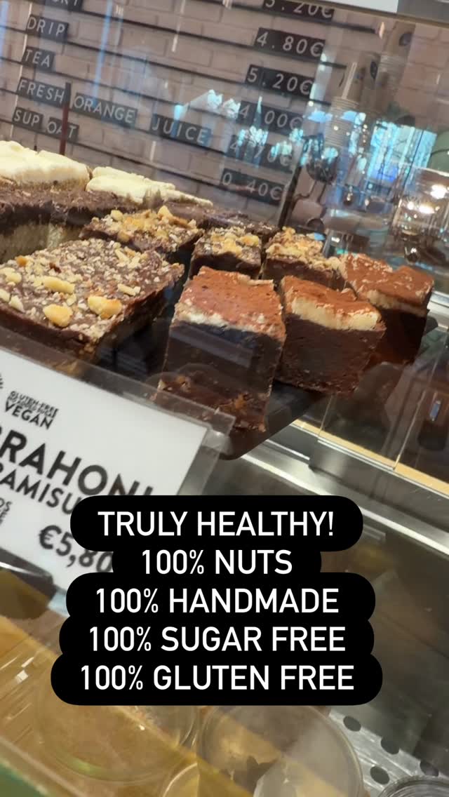 These bars are not a commercial thing. Truly made with pure nuts, dates, dark chocolate and agave for the cleanest dessert in Luxembourg ❤️🇱🇺
#sugarfree #cleaneating #luxembourgville🇱🇺