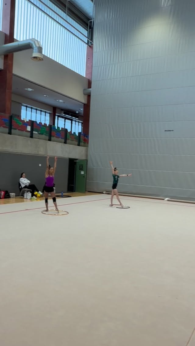 How special is this? ✨🇪🇪🇧🇷
Training in Tartu, Estonia — side by side with Brazilian National Senior @geovannaginasta 💛💚
Not every day you get to share the carpet with one of your idols…
Just amazing to see Jojo’s speed and precision in person. It is even more impressive! 💪🇧🇷🇧🇷🇧🇷
Grateful for the opportunity. 💫
@gizelabatista 🙏
#RhythmicGymnastics #Inspiration #RoadToExcellence #Grateful #rgfamily
