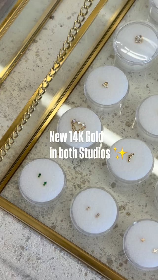So many beauties just arrived ✨ Both Jupiter & West Palm Beach Studios are stocked with allll the cute 14K Gold Pieces. Schedule your piercing or jewelry change out at the link in our bio!
Which piece are you loving?!
#goldjewelry #earpiercing #lobestack #earstyle #floridapiercer