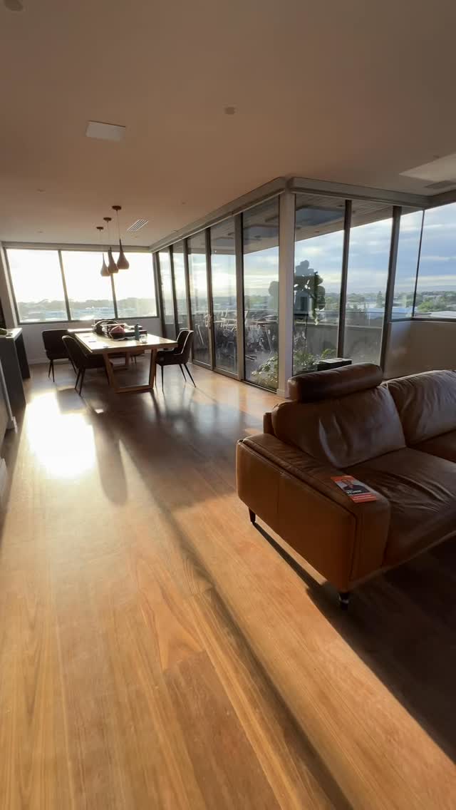 Beautiful high rise apartment in Tennyson getting a premium touch up by the team 🤝
If your looking for a crew that can deliver high end projects, on time and on budget! Give us a call 📞
