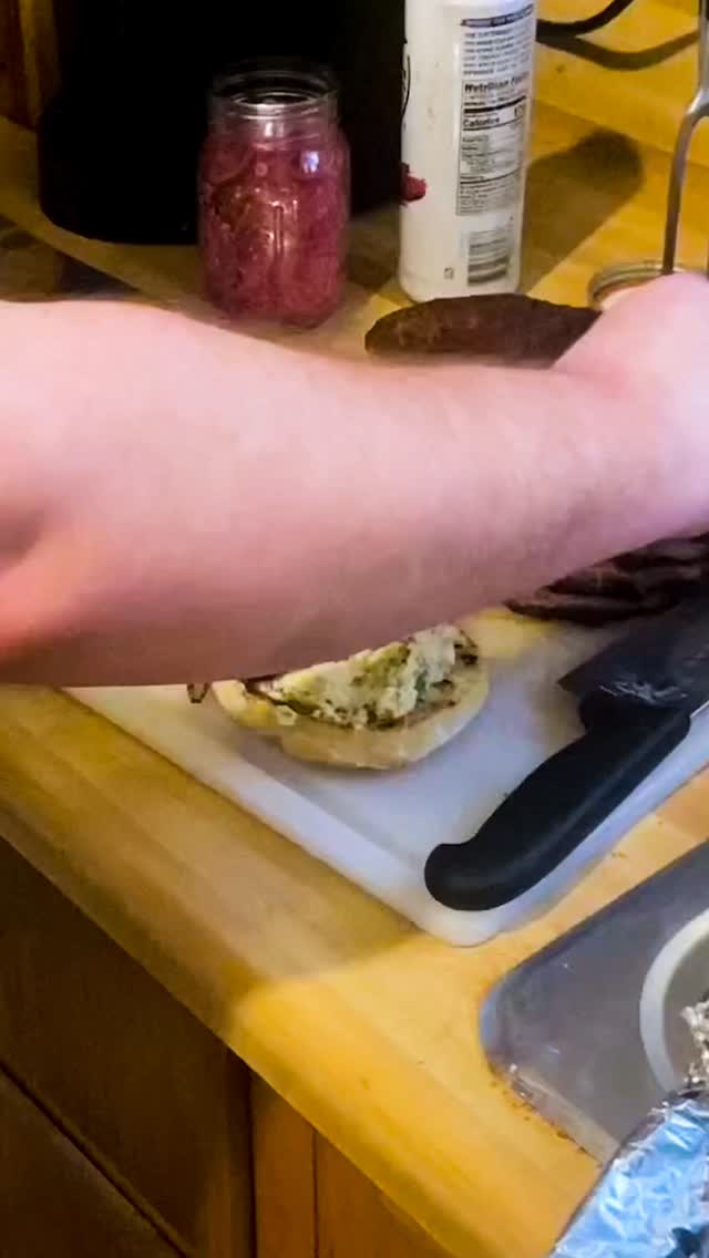 SMOKED BEEF TONGUE SANDWICHES
Chimichurri with shallot and anchovies
Chili oil/vinegar spring greens
Pickled red onion
Fried egg with crunchy garlic chili sauce
Confit garlic/herb goat cheese and chive spread
Homemade fresh-baked and pan-toasted ciabatta bread
.
.
.
#Cooking #Foodie #Recipe #FoodPhotography #InstaFood