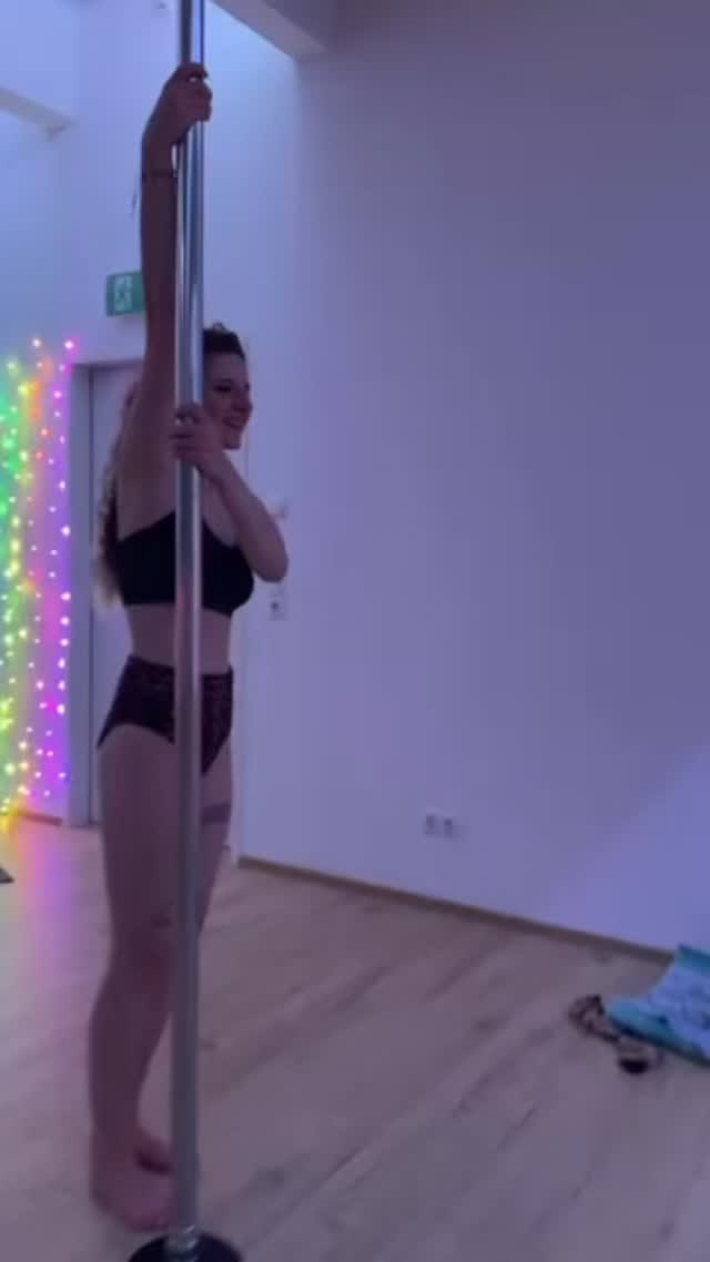 There are still some free places in our trial classes in march:
⭐️ Tuesday, 10.3.2026, 16:00
⭐️ Wednesday, 18.3.2026, 16:00
⭐️ Friday, 27.3.2026, 17:30
Go check them out, we’re absolutely looking forward to meet you! ✨
Book it here: https://aerial-amazons.com/booking
#aerialamazons #poledanceinnsbruck #poledance #aerialamazonsinnsbruck #polesport