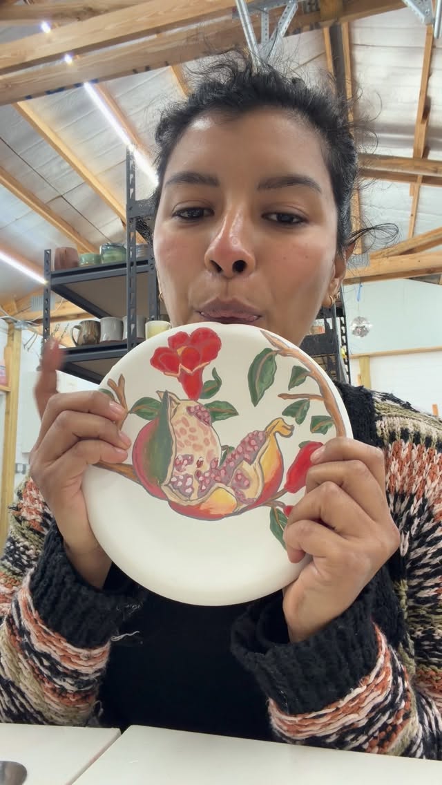 Wait for it… this plate doesn’t just serve, it sings! 🎶🍽️
#ceramicart #ceramicdesign