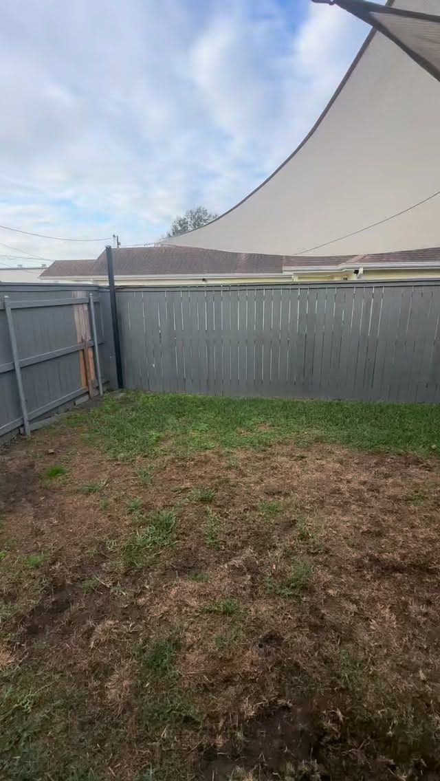 From drab to fab. This checkered pattern stone inlay in turf yard could be YOURS. Just call/TEXT CHASE (504)343-3938
#turf
#landscape
#outdoor
#paradise