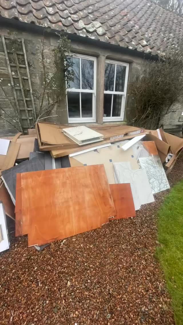Cardboard boxes, old wood and a radiator all cleared quickly by the team, leaving the space clear.
Need waste removed without the hassle? Send us a message for a fast, reliable quote.
#caledonianwasteservices #wasteremovaledinburgh #edinburghbusiness #responsiblewaste #sepaapproved #houseclearance #tradewaste #domesticwaste #edinburghandlothians