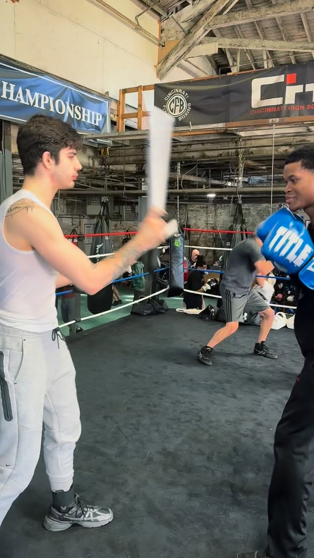 Big group at Saturday morning Fitness Boxing Class.
* Classes run Mon/Wed/Thu at 6:00pm & Sat at 10:00am.
* Strength Training Class Tue at 6:00pm.
* Kids Classes Tue at 6:00pm & Sat at 12:00pm.
No appointment necessary, just show up to any class.