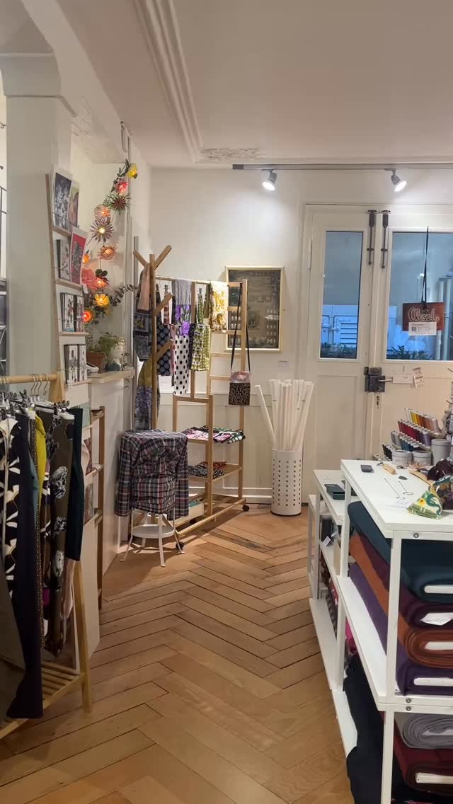 Restock 🙏🏼 Wieder im Online-Shop und im Atelier erhältlich, juhui !!
Und ab heute das neue Fibre Mood Nr. 37 😍 !! Freut ihr euch auch so wie ich? 🫠
Liebe Grüsse aus dem Atelier *
@fibremood #fibremoodmagazine #newinshop #fabricshop #miasatelier #zürich