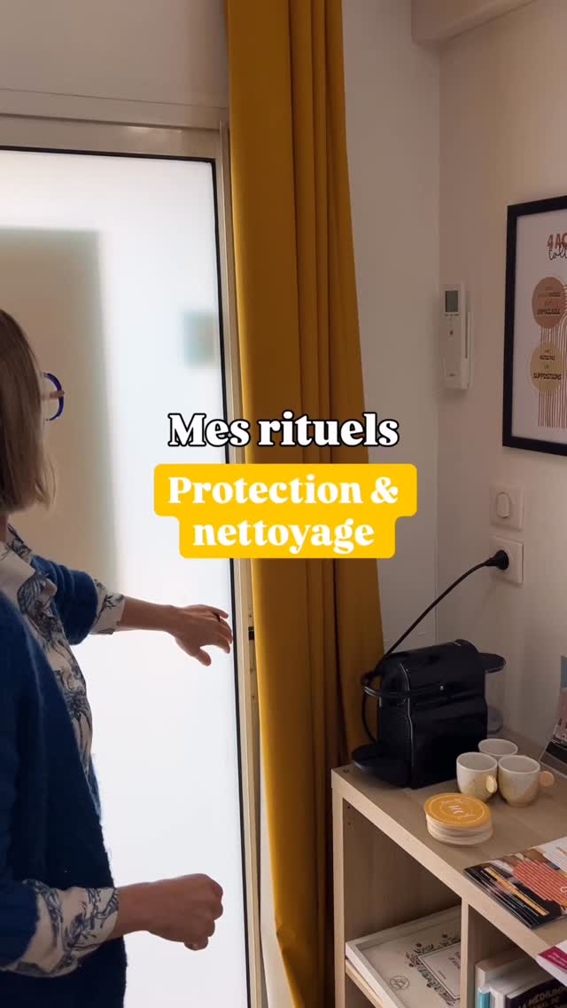 Si toi aussi tu reçois des clients / patients / élèves (…) voici quelques petits rituels simples que tu peux mettre en place pour nettoyer ton local / cabinet / commerce / bureau (…)
Un nettoyage 🧹🧼 aussi bien matérielle qu’énergétique 🦋💫🔋🪬
Trouve ton petit truc à toi 🫴🏻💕