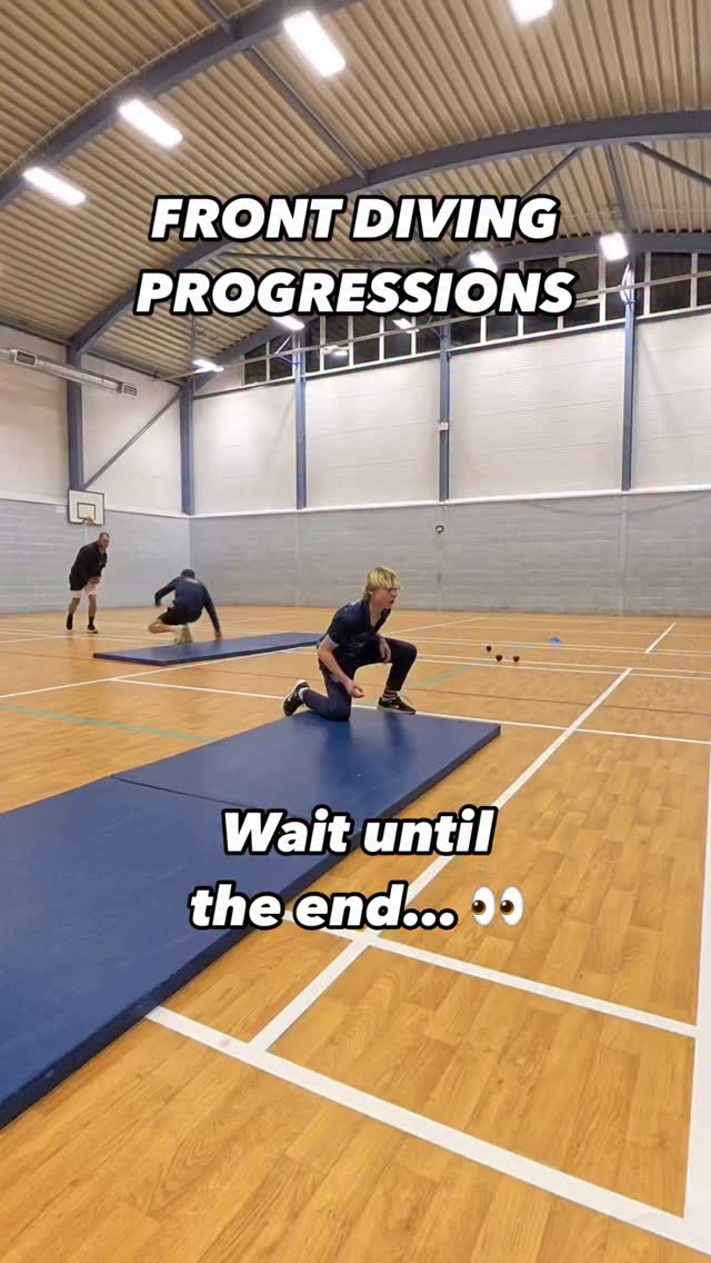 Isolate > Integrate ⚖️
Striping back the movement into its finer points, positions and cues to support technical development.
Whilst isolating movement is sometimes required for confidence and awareness, it’s the integration and close reflection of the pattern that mimics the game, which will assess competence.
#fielding #cricket #athletic #movement #speed #catching #catch #dive #ipl #pickup #diving