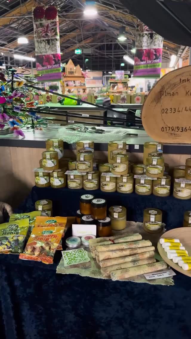 Hagen Aktuell * Im Gartencenter Augsburg ist heute Freitag den 06.03.26 und morgen Samstag den 07.03.26 ein schöner Marktstand aufgebaut mit dem besten regionalen Honig wie wir finden🌞🐝✨ Schaut vorbei 🫶🏽🙌🏽 @tilmans_honig
