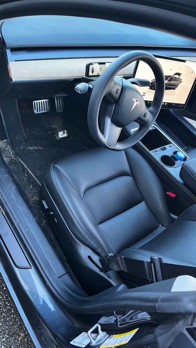 C’était le première fois 😍 tel père, tel fils, une journée bien sympathique pour la flotte de véhicule.
#lavageauto #detailing #gironde #avantapres