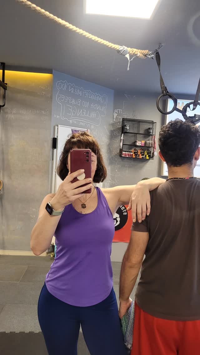 Bir yerden başlamak lazımdı, çok da iyi oldu.
Bu aslında sadece spor değil 🤗
Sizlere daha iyi hizmet verebilmek için bizim için neredeyse bir gereklilik.
✨ ✨ ✨ ✨ ✨ ✨ ✨
Sevgili meslektaşlarım bilir, bizlerin çalışma şekli sebebiyle ciddi bel ve boyun ağrıları olur zaman içinde. Günde alabildiğimiz işlem sayısı sınırlıdır.
✨ ✨ ✨ ✨ ✨ ✨ ✨
Bu sebeple bizler işimize devam edebilmek, sizlerin güzelliğine güzellik katabilmek için spor-hareket adeta su-yemek gibi bir ihtiyaç.
✨ ✨ ✨ ✨ ✨ ✨ ✨
Verilen bu emeği bilen canım danışanlarım, sizleri çok seviyorum. İyi ki yollarımız kesişti.
Sizler kendinizi biliyorsunuz zaten 🤗 ❤️ ❤️ ❤️
✨ ✨ ✨ ✨ ✨ ✨ ✨
Benim şu anki tercihim fitness oldu. Hele bir de partneriniz varsa, hem fitness hem hedef geçme yarışı oluyor ki o da çok zevkli 🤭
Ya siz? Hayatınızda hareket nasıl yer alıyor? Vakit ayırabiliyor musunuz?
.
.
.
.
#fitness #kalıcıkaş #fitnessvesağlık