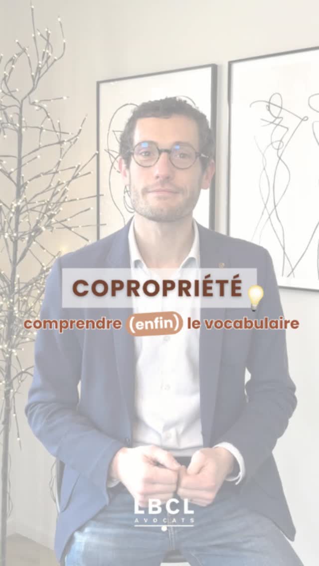 La copropriété a son propre langage mais encore faut-il le comprendre ! 👀
Vous avez dû entendre « parties communes » « parties privatives » ou encore « tantièmes »… Ces notions sont essentielles pour savoir qui est responsable de quoi et éviter les mauvaises surprises !
Maître Leclerc vous aide à décrypter les termes souvent utilisés en copropriété pour mieux comprendre vos droits et vos obligations.
➡️ Vous avez une question sur la copropriété ? Notre cabinet vous accompagne pour sécuriser vos démarches.