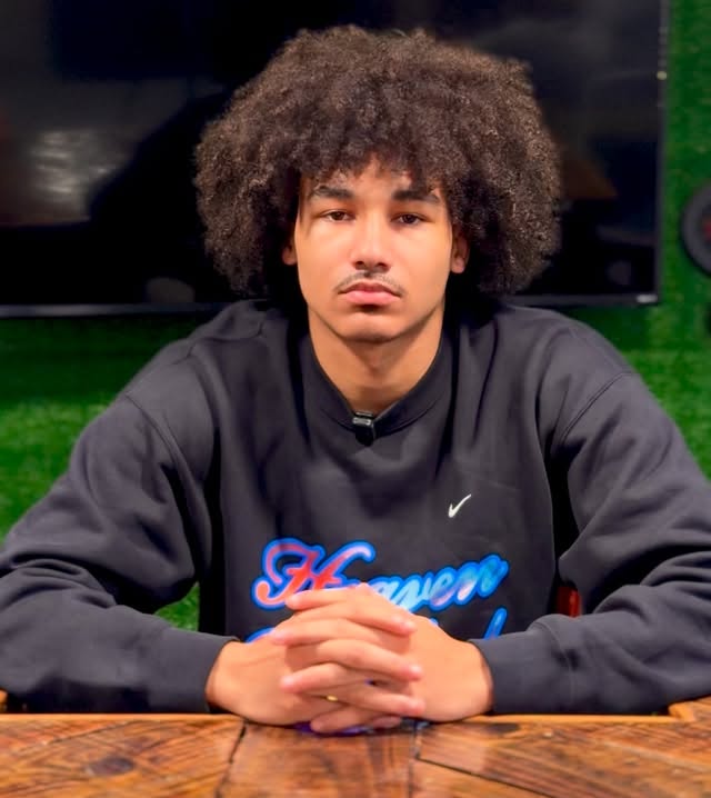 Earlier today I had 6’4 combo guard of @louisvillemalebasketball , @babyluka15 “Jordan Mitchell” in the 🏠 .
Jordan is a member of the 2028 class , highly rated,ranked, & regarded nationally in high school basketball.
Couple of days ago , Jordan and the bulldogs lost in the playoffs in a very hard fought game against the bruins of @ballardhighschool .
Here we chat about the game, the season, recruitment, and everything else in between.