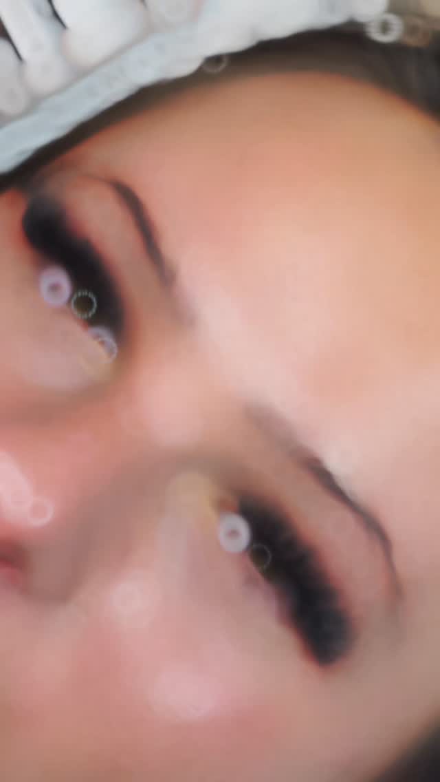 Russian lashes for our lovely lash tech @hmb.beautybybellax
.
#lashbar #russianlashes