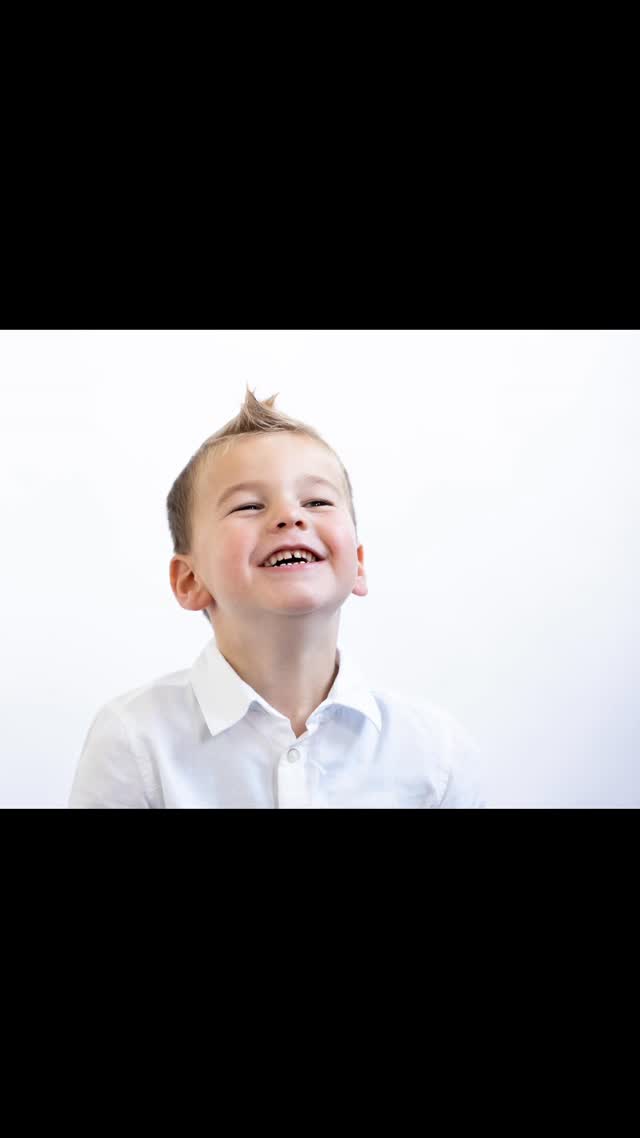 ๐๐จ๐ ๐ณ๐ข๐๐ญ ๐ฃ๐จ๐ฎ๐ฐ ๐ค๐ข๐ง๐ ๐๐ซ ๐จ๐ฏ๐๐ซ ๐ฏ๐ข๐ฃ๐ ๐ฃ๐๐๐ซ ๐ฎ๐ข๐ญ? โค๏ธ
Die ondeugende blik.
Die bolle wangetjes.
Je kind precies zoals het nรบ is.
Op ๐ณ๐๐ญ๐๐ซ๐๐๐ ๐๐ ๐ฆ๐๐๐ซ๐ญ organiseer ik weer een middag met pure, tijdloze kinderportretten in de studio in Sint Geertruid.
Er zijn deze keer maar 4 plekjes beschikbaar:
11.30u
11.50u
12.10u
12.30u
๐ Studio in Sint Geertruid
โชโซ Keuze uit witte of zwarte achtergrond
โฑ 20 minuten
๐ถ Voor kindjes die zelfstandig kunnen zitten
Investering: โฌ79
Inclusief 3 zorgvuldig bewerkte foto's in hoge resolutie naar keuze.
Broertjes/zusjes of extra personen? Dat kan natuurlijk โ stuur me gerust even een berichtje voor de mogelijkheden.
Wil jij dit moment vastleggen voordat het weer voorbij is?
Stuur me een DM met je gewenste tijdstip ๐