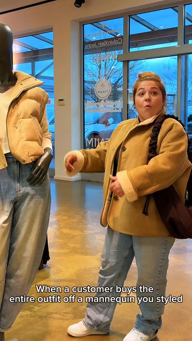 Wenn ein Kunde das gesamte Outfit von einer Schaufensterpuppe kauft, welches du gerade dekoriert hast 🥰😆🥳
#chris #fashion #chrismode #instafashion #newstyles