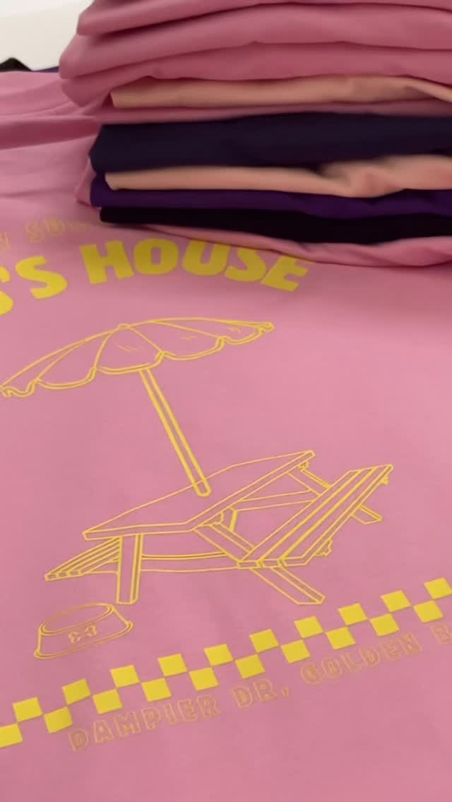 Your logo isn’t the problem.
Colour is doing more work than you think.
When you place the exact same ink on six different shirt colours:
• Contrast changes
• Energy changes
• Perceived value changes
• And most importantly — desirability changes
This is why picking ‘whatever colour we like’ is not a strategy.
High contrast = clarity.
Clarity = confidence.
Confidence = sales.
If your merch isn’t moving, don’t redesign the logo yet.
Fix the colour pairing first
Which colour jumped out at you?! Mine would be the bubblegum pink and midnight blue
#colourwheel #brandedmerch #brandedmerchandise #custommerch #australia