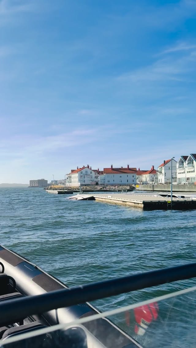 Vårtecken å havet!
Är det Mars eller Juli? Förutom att att havet är tomt på båtar så är det svårt att säga. Men vi är i full gång! Kliv i en varm overall, på med mössan, varma vantar och ett härligt stopp för en Irish coffee! Ta med kollegorna eller kunderna ut på ribbåts-tur under försäsongen. Kontakta oss för ett förslag
Web: RibX.se
Tel: 0735326161
Mail: info@ribx.se
#konferens #ribbåt #kickoff #ribx #konferensaktivitet