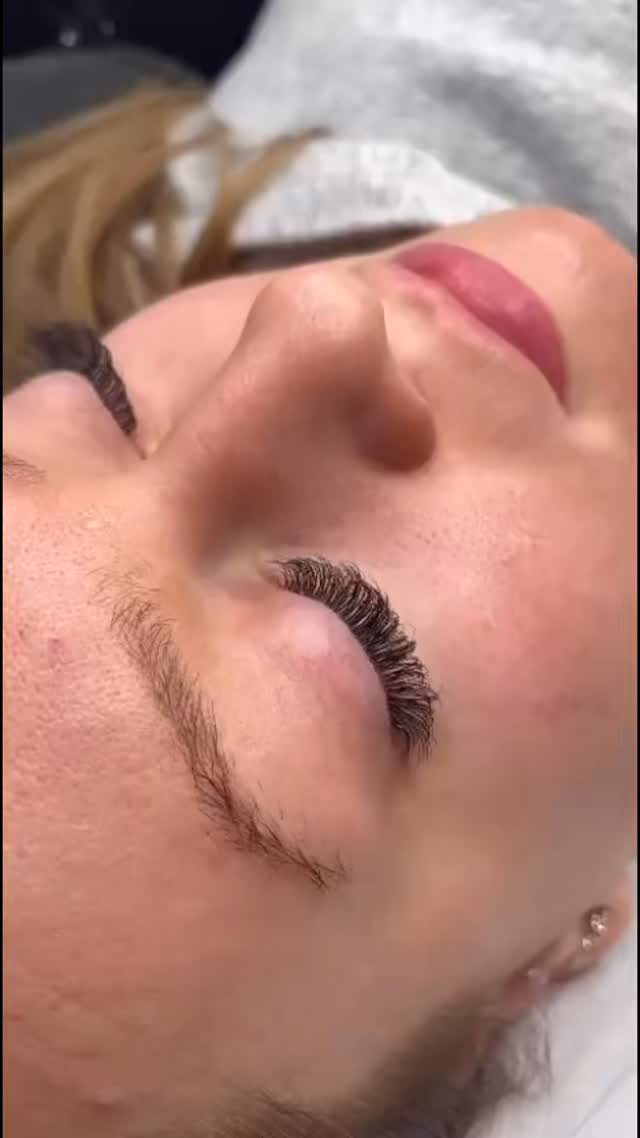 It’s officially the month of The Hybrid Sets 💫
There are so many ways to create a Hybrid Set, and each one gives a slightly different vibe.
Here’s a Wispy Hybrid with a soft cat-eye effect, light, textured, and flattering from every angle.
Lashes by Shannon ✨
#essexlashsalon #awardwinningsalon #lashsalonessex #essexlashextensions #romfordlashes