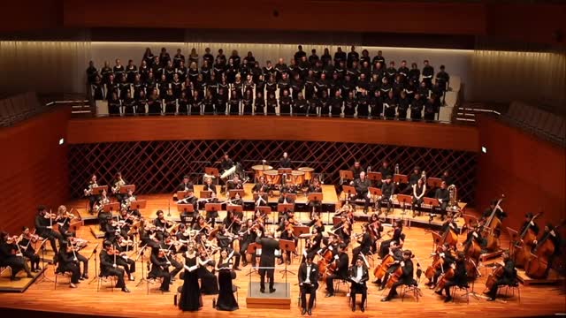 A beautiful little flute trio moment from the Agnus Dei in Verdi’s Requiem with the @hfmt_koeln orchestra when we performed in the Anneliese Brost Musikforum Ruhr in Bochum back in January 😊✨
#verdi #flutist #orchestra #classicalmusicians #flautist
