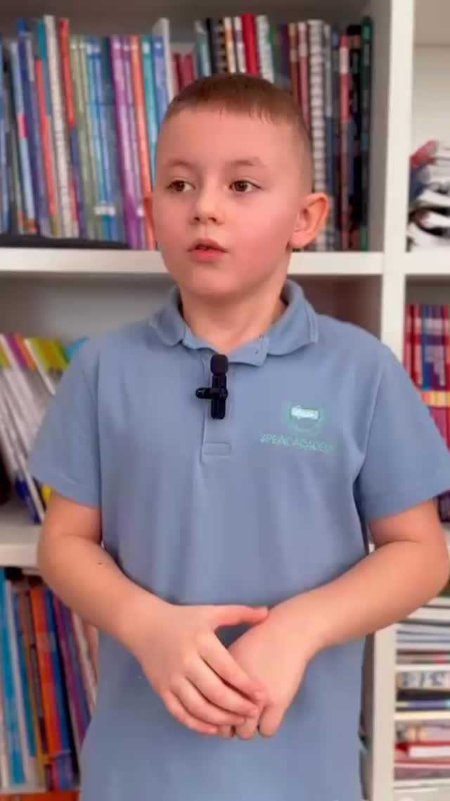 Dovoľujeme si Vás pozvať na DEŇ OTVORENÝCH DVERÍ prvej bilingválnej anglickej základnej školy SPEAK ACADEMY, ktorý sa uskutoční 4. 3. a 11. 3. 2026 v priestoroch školy na Kuzmányho 19 v Banskej Bystrici.
Počas Dňa Otvorených Dverí budete mať možnosť nahliadnuť do vyučovania, spoznať náš pedagogický tím, oboznámiť sa s moderným bilingválnym vzdelávacím programom a dozvedieť sa viac o prístupe školy k výučbe anglického jazyka už od prvého ročníka. Radi zodpovieme Vaše otázky a predstavíme Vám prostredie, v ktorom deti prirodzene rozvíjajú svoje jazykové aj osobnostné schopnosti.
Tešíme sa na Vašu návštevu a osobné stretnutie v SPEAK ACADEMY.