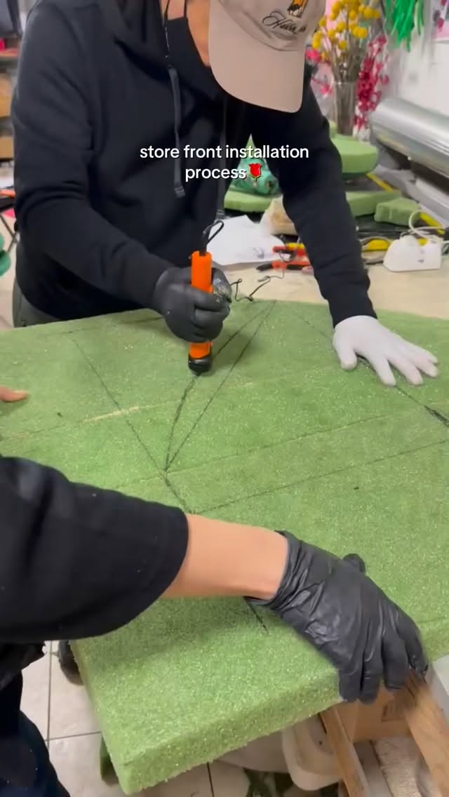 & this was just ⅓ of the window set up😵💫😵💫 making sure our installation is beautiful and safe!!
#luxluf #luxlufevents #nycflorist #nycevents #flowers